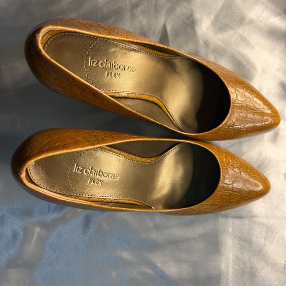 Liz Claiborne Flex women gold size 7m comfortable heels - Picture 1 of 2